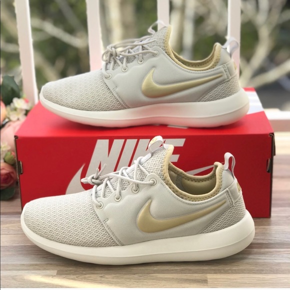 NWT Nike Roshe Two Light Bone WMNS - Picture 5 of 8